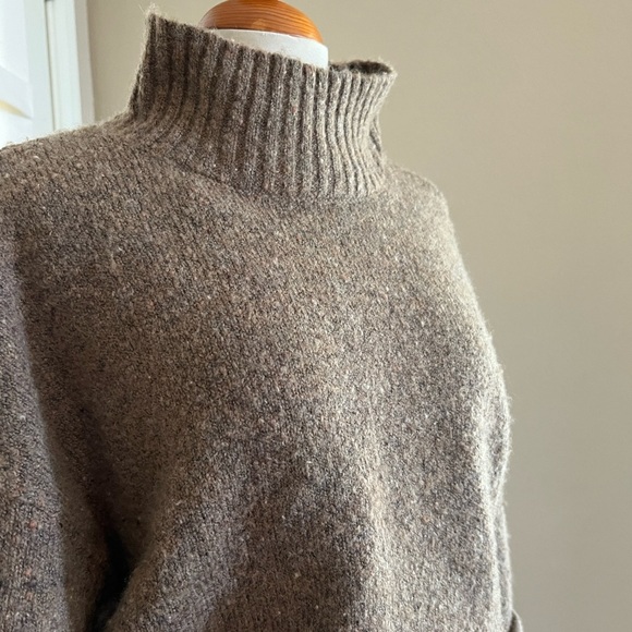 Well Worn Brand Knot Turtleneck - Picture 3 of 6